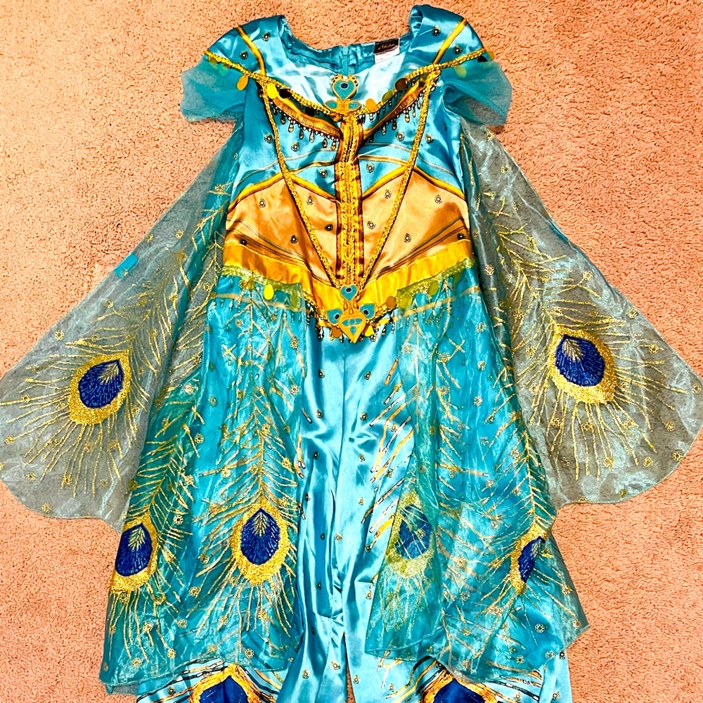 Size 7/8 Disney Jasmin outfit from Aladdin